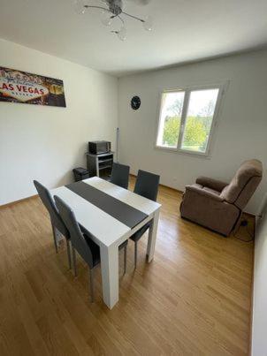 Appartement Le Domaine Des Libellules Proche Walibi Corbelin Exterior foto